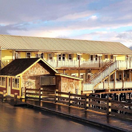 Seine Boat Inn Alert Bay Exterior photo