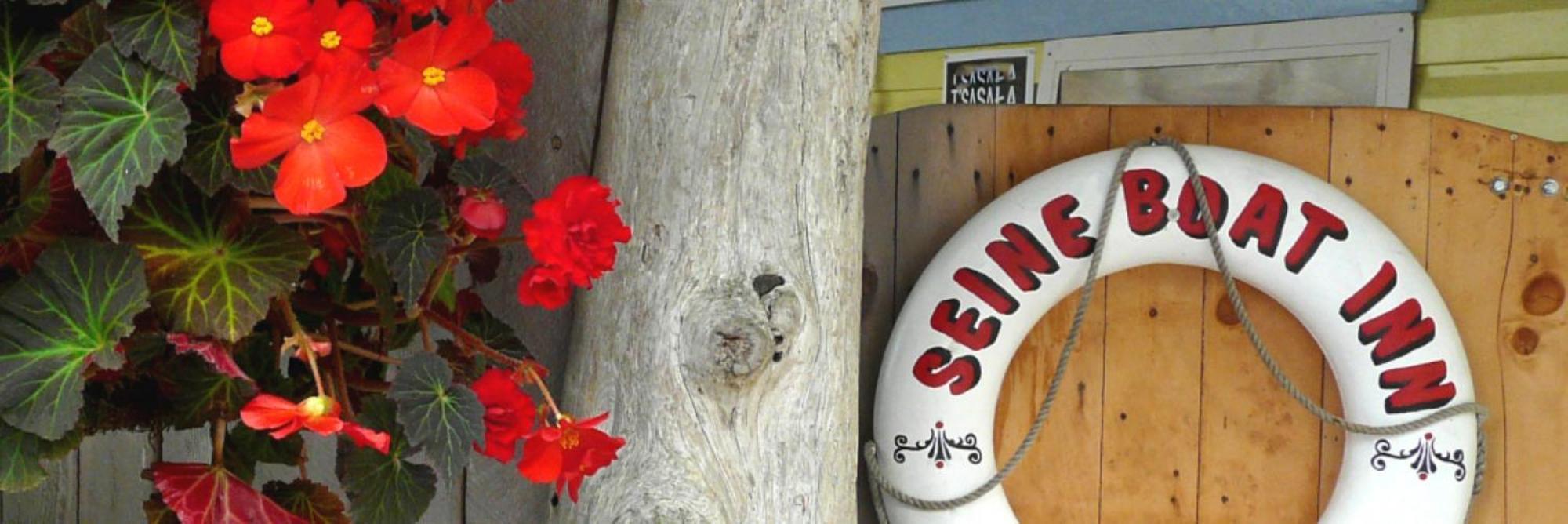 Seine Boat Inn Alert Bay Exterior photo